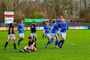 Vreugde in het Rohda'76-kamp na de 1-0 van Wessel Sterk